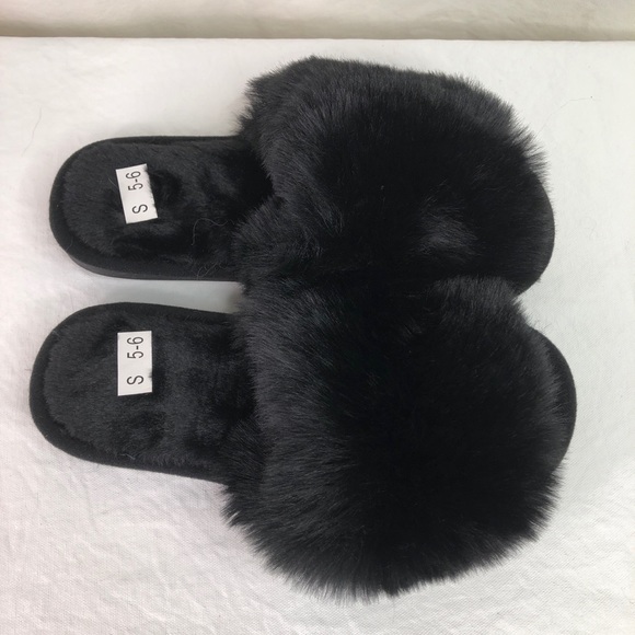 Black furry slippers - women’s size 5/6 -Brand NEW - Picture 3 of 5